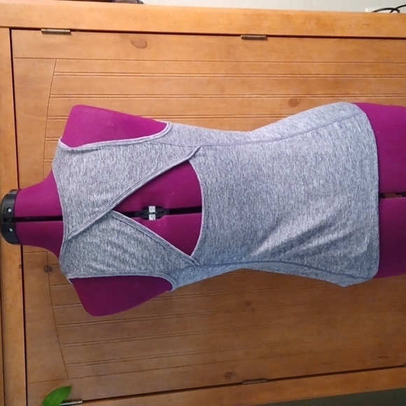 OLD NAVY Athletic Top - Picture 3 of 6